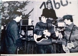 VIS  CRNE SENKE (ZASNOVANO NA ISTINITOJ PRIČI OSNIVAČA OVE ROK GRUPE)